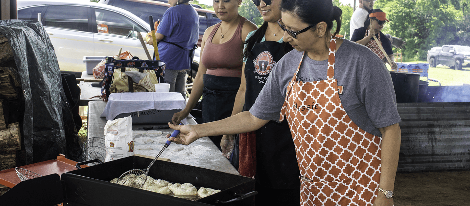Pawhuska cooks cook fry bread during Grayhorse Inlonshka (2022). 